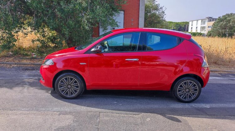 LANCIA YPSILON 1.0 FIREFLY 70 CV HYBRID GOLD